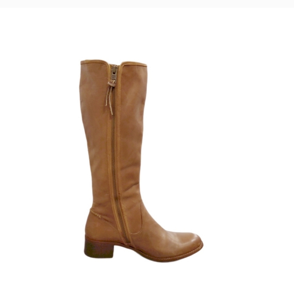 Timberland tall natural tan boots 7'5